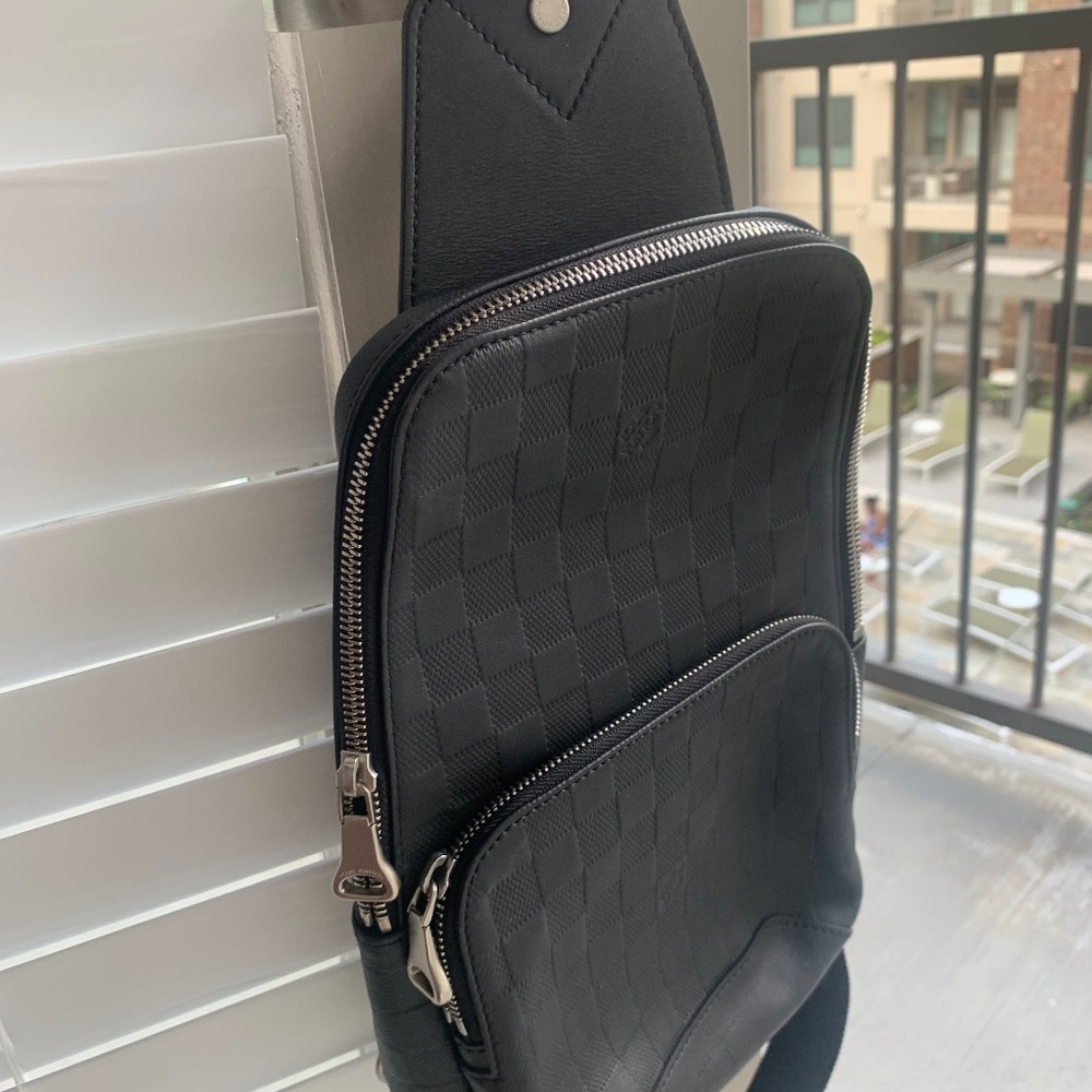 Louis Vuitton Avenue Sling Authentic Excellent Condition